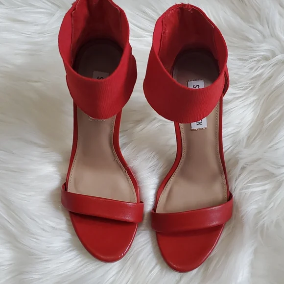 Steve Madden 👠 - Picture 2 of 9